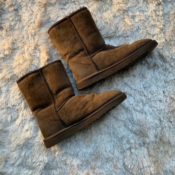 Ugg Women's Classic Short Boots in Chocolate Size 8 - Picture 7 of 10